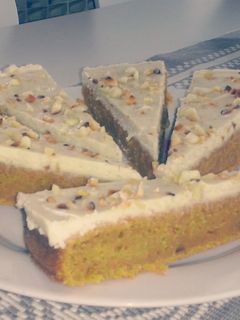 A picture of Carrot ginger cake.