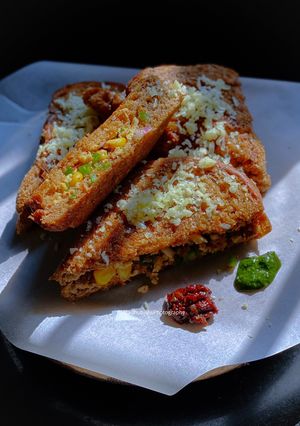 A picture of Cheesy Peri Peri Toast Sandwich.