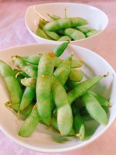 A picture of Easy Appetizer: Simply Seasoned Boiled Edamame!.