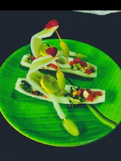 खीरा बोट सलाद (kheera boat salad recipe in Hindi) रेसिपी मुख्य फोटो