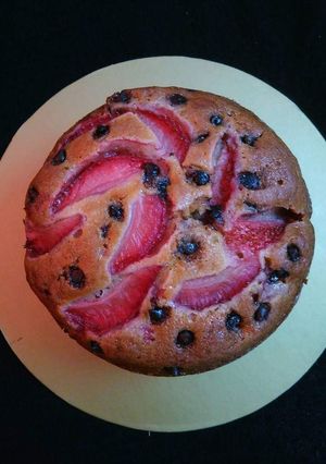 A picture of Strawberry Chocolate Chips Cake.