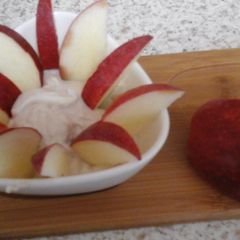 A picture of My Apple with Balsamic Dip 😍.