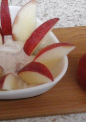 A picture of My Apple with Balsamic Dip 😍.
