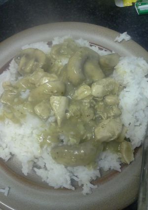 A picture of Green Curry Chicken and Mushroom.