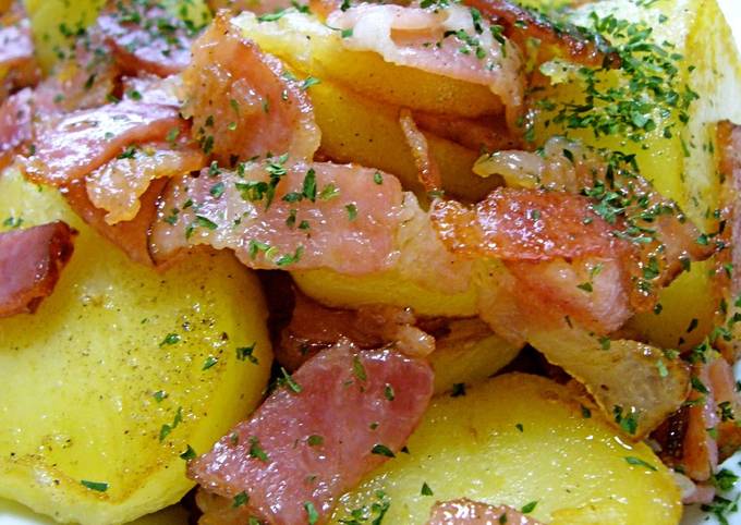 Steps to Prepare Homemade For Kids or As a Drinking Appetizer: Stir Fried Bacon and Potatoes with Garlic