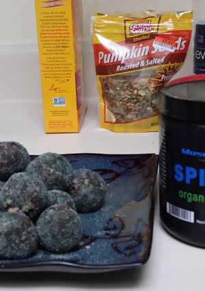A picture of Spirulina Energy Balls.