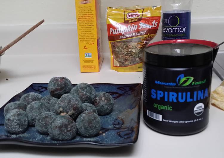 How to Prepare Quick Spirulina Energy Balls