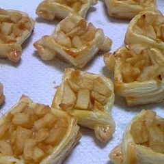 Tiny Apple Pies A picture of Tiny Apple Pies.