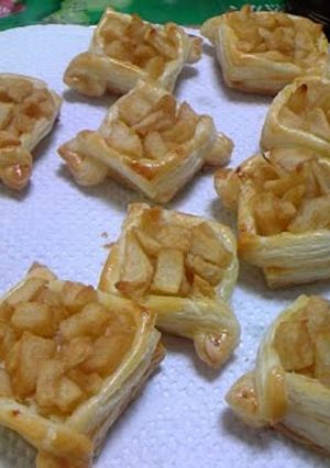 A picture of Tiny Apple Pies.