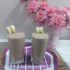 Banana with chocolate ice cream shake A picture of Banana with chocolate ice cream shake.