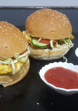 A picture of Anday wala burger.