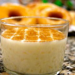 A picture of Arroz con leche (rice with milk).