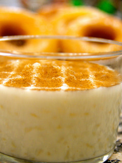 A picture of Arroz con leche (rice with milk).