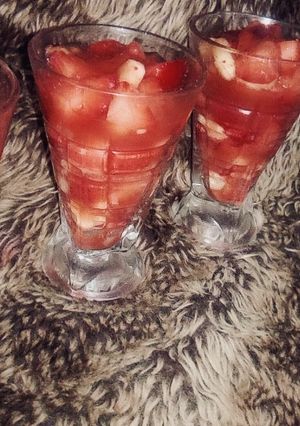 صورة لوصفة كؤوس الفراولة و الموز🍓🍌