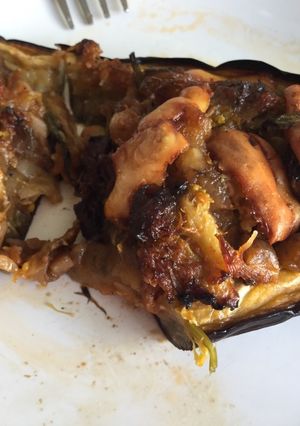 Una foto de Berenjenas rellenas de brócoli, setas y un toque de anchoa