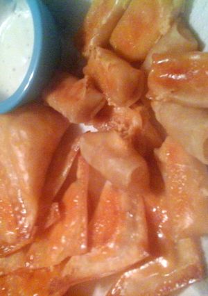 A picture of Buffalo chicken wontons.