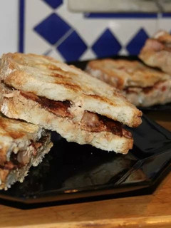 A picture of Tunna and bacon grilled sandwich.