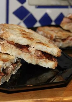 A picture of Tunna and bacon grilled sandwich.