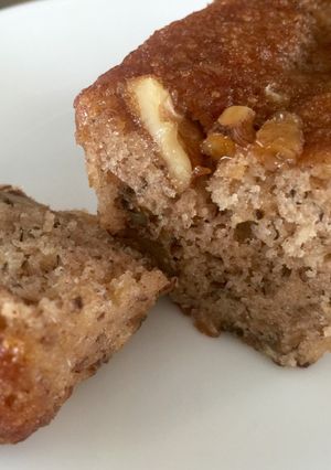 Una foto de Pan de Guineo con Nueces (bananas, cambur)