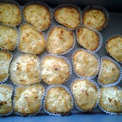 A picture of Delicious Coconut Macaroon.