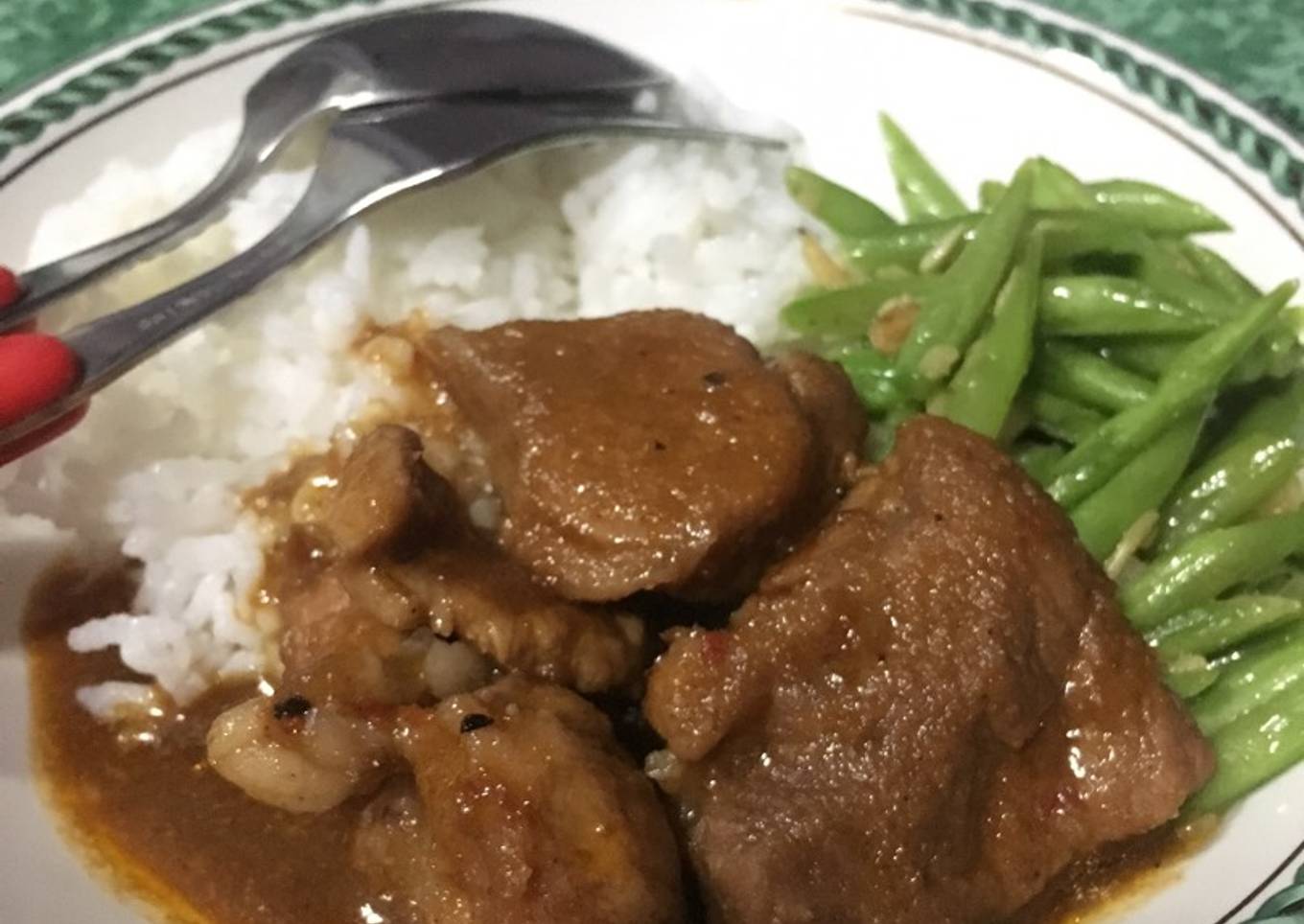 Semur daging (babi)