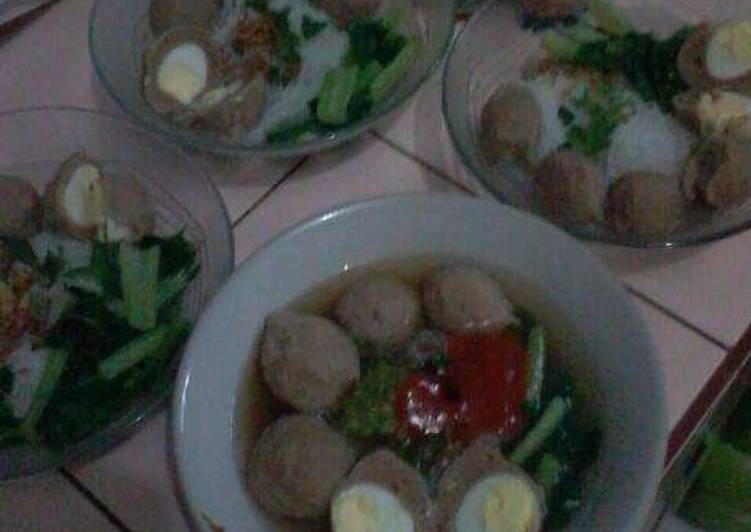  Resep Bakso ayam isi  telur oleh Mamahdavha Cookpad