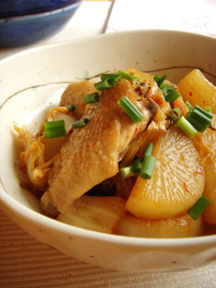 A picture of Chicken Wings Simmered with Daikon Radish and Kimchi.
