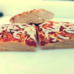 A picture of Dad's deep-dishy pizza.
