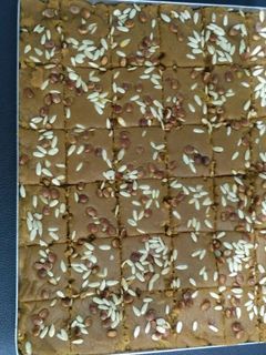 बेसन बर्फी (besan barfi recipe in Hindi) रेसिपी मुख्य फोटो