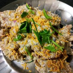 A picture of Kachori chaat.