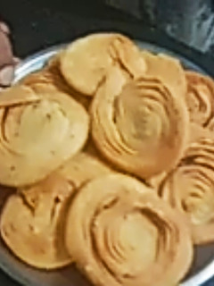 खस्ता बटर मठरी (Khasta butter mathri recipe in Hindi) रेसिपी मुख्य फोटो