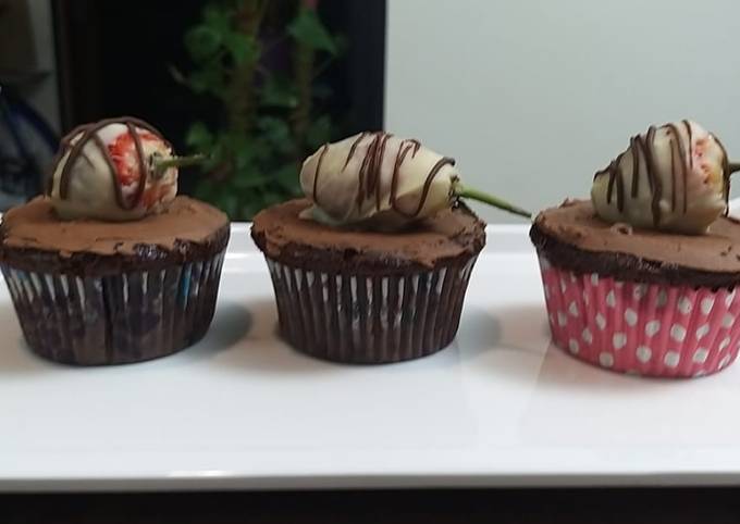 Recipe of Favorite Eggless Choco chips cup cakes filled with melted chocolate
