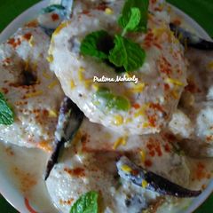 A picture of Dahi Vada.