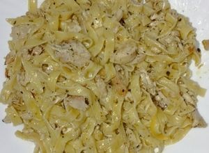 Una foto de Fideos Nidos Anchos con Pollo