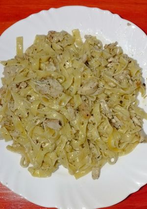 Una foto de Fideos Nidos Anchos con Pollo