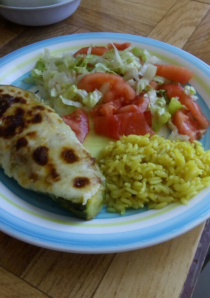 Una foto de Zapallitos rellenos gratinados con salsa bechamel