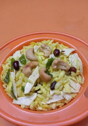 પાપડ પૌંઆ ચેવડો (Papad Paua Chevdo Recipe In Gujarati) રેસીપી મુખ્ય ફોટો