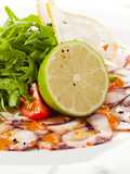 Carpaccio de pulpo con Salsa Romesco