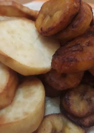 A picture of Fried plantain and potatoes.