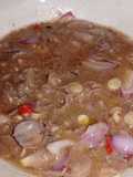 Mengolah rusip untuk makan bersama lalapan