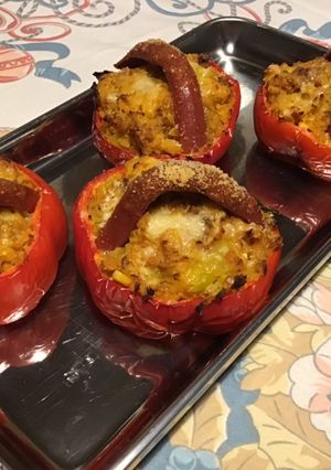 Une photo de Petits paniers de poivrons farcis aux navets jaunes tomates parmesan et saucisses américaines