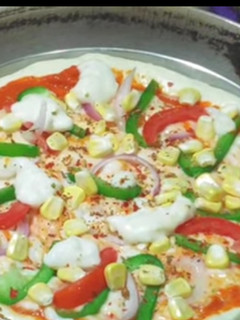 வெஜ் பீட்சா(veg pizza recipe in tamil) செய்முறை முக்கிய புகைப்படம்