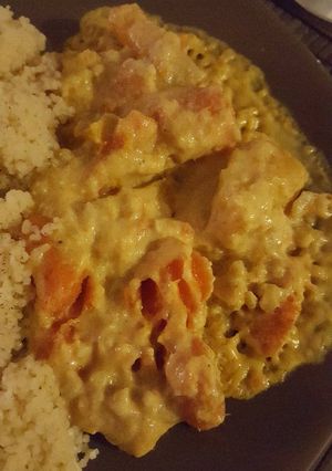 Une photo de Poêlée de carottes, rutabaga et patate douce au lait de coco