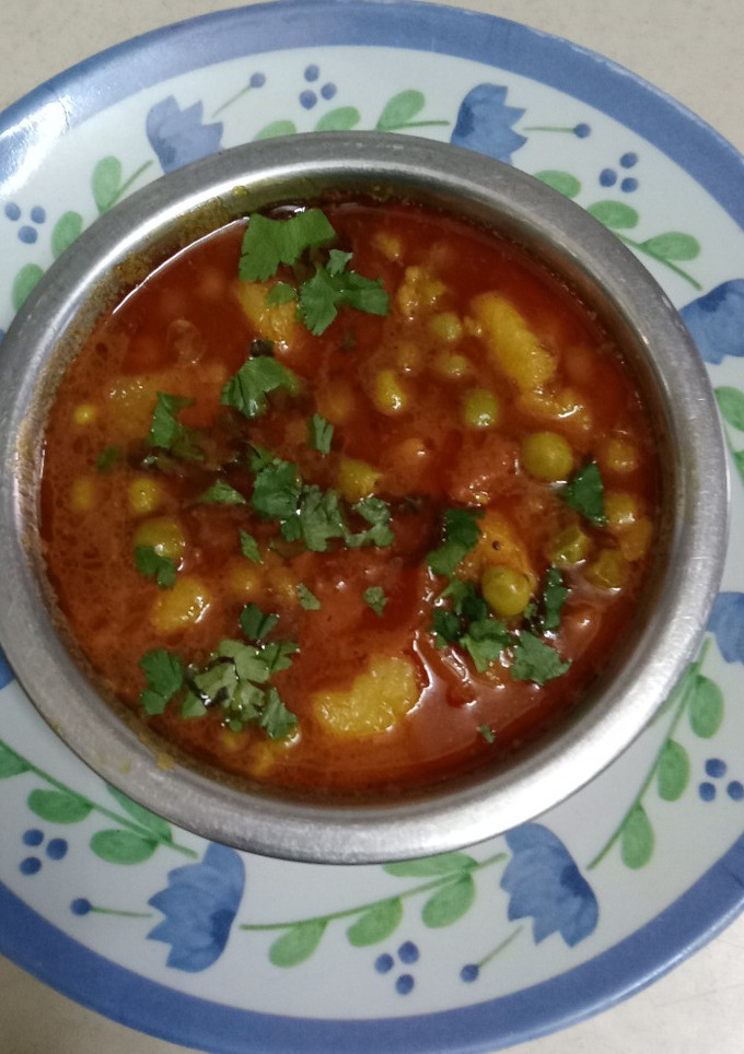 વટાણા બટાકા નું શાક (Vatana Bataka Shak Recipe In Gujarati) રેસીપી મુખ્ય ફોટો