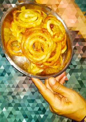 A picture of Crunchy & juicy Jalebi.