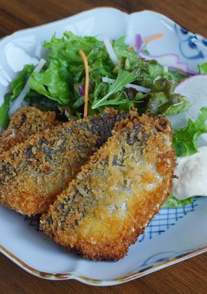 A picture of Crispy Japanese Deep-Fried Horse Mackerel (Aji Fry).