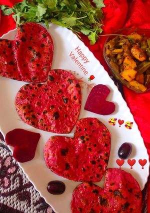 बीटरुट हार्ट शेप पिंक फुल्का (Beetroot heart shape pink fulka recipe in Hindi) रेसिपी मुख्य फोटो