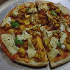 A picture of Chicken Pizza.