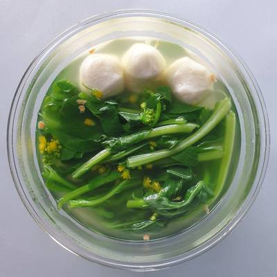 Choy sum with fish ball soup Recipe by Julianne Ovie - Cookpad