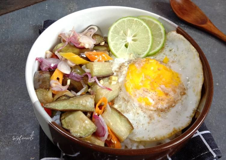 Rice bowl terong sambal matah